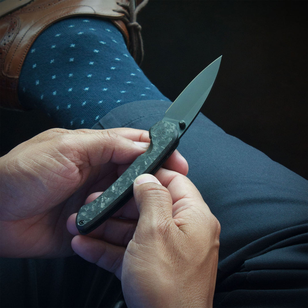 Small Seaton gentleman’s style knife in hand