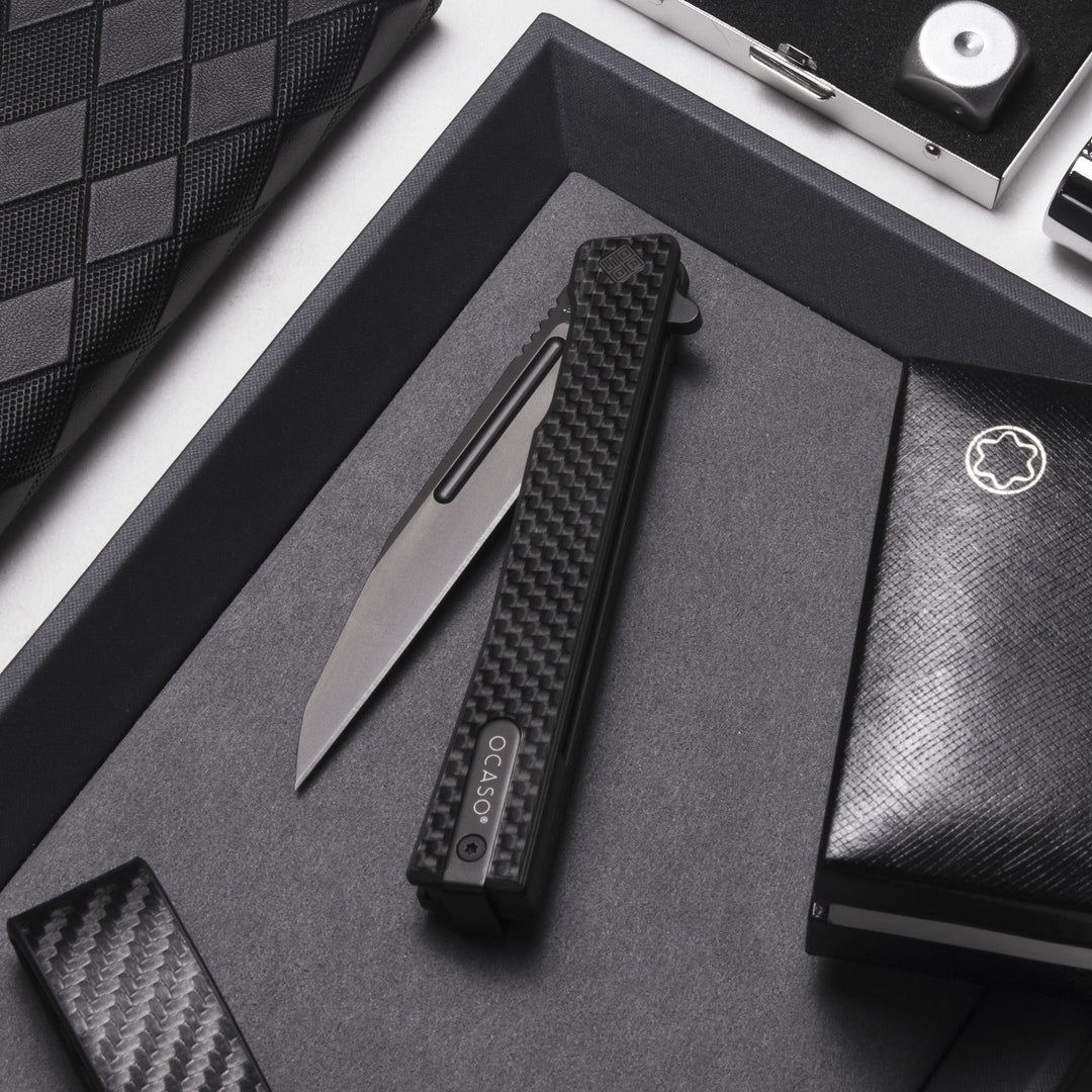 Solstice gentleman’s knife carbon fiber black blade