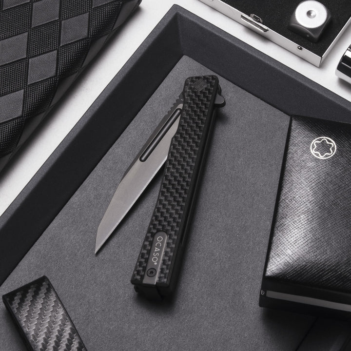 Solstice gentleman’s knife carbon fiber black blade