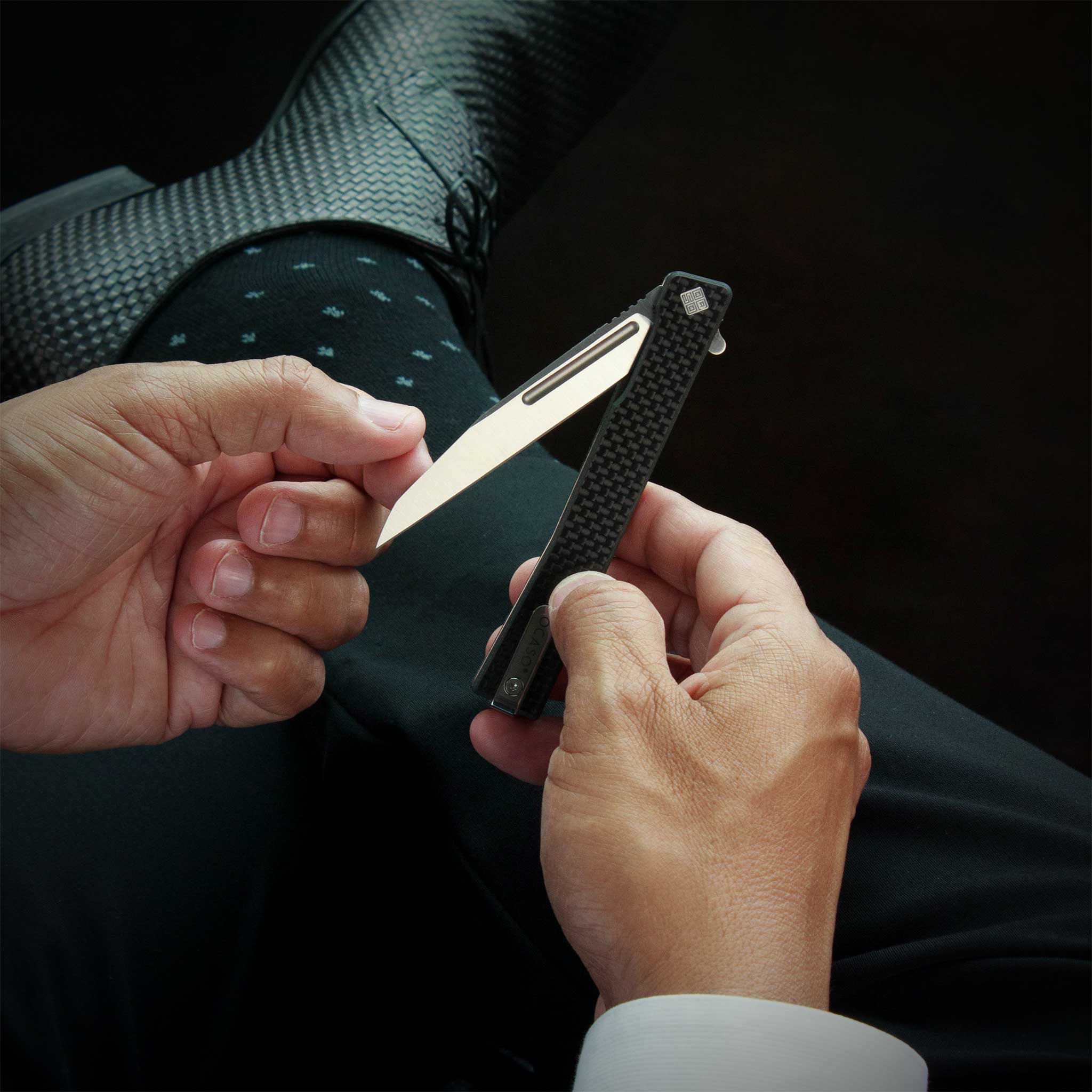 gentleman executive style knife in hand